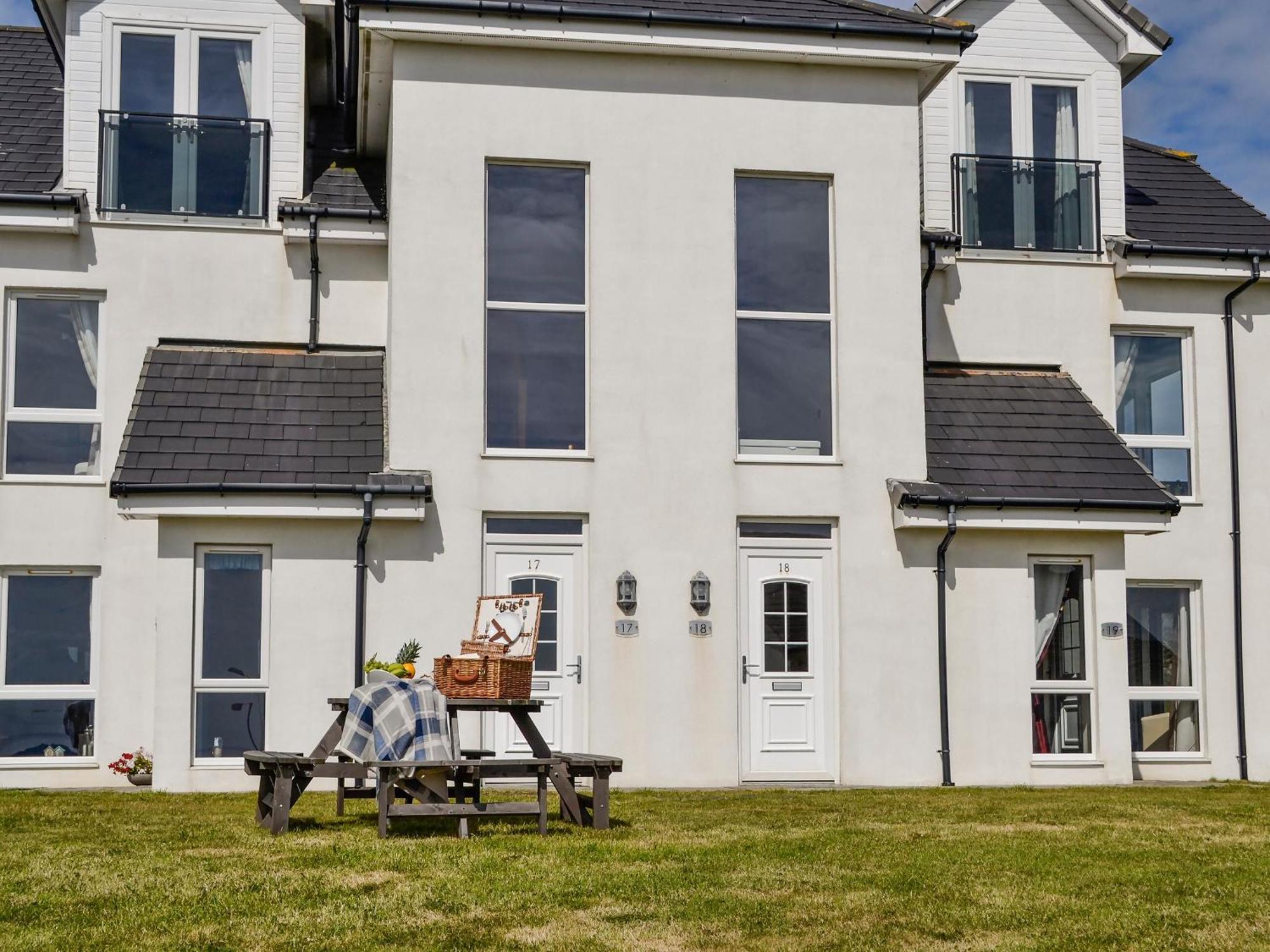 Seaviews And Hot Tub At The Fairways - Uk39821 Villa Portpatrick Kültér fotó